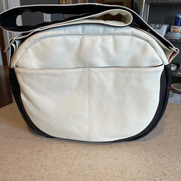 Bugaboo Diaper Bag RED Special Collection Leather Modern Crossbody White - Picture 4 of 15